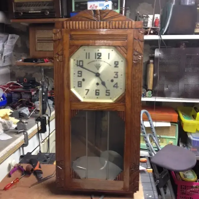 Horloge murale en bois ancien avec cadan octogonal